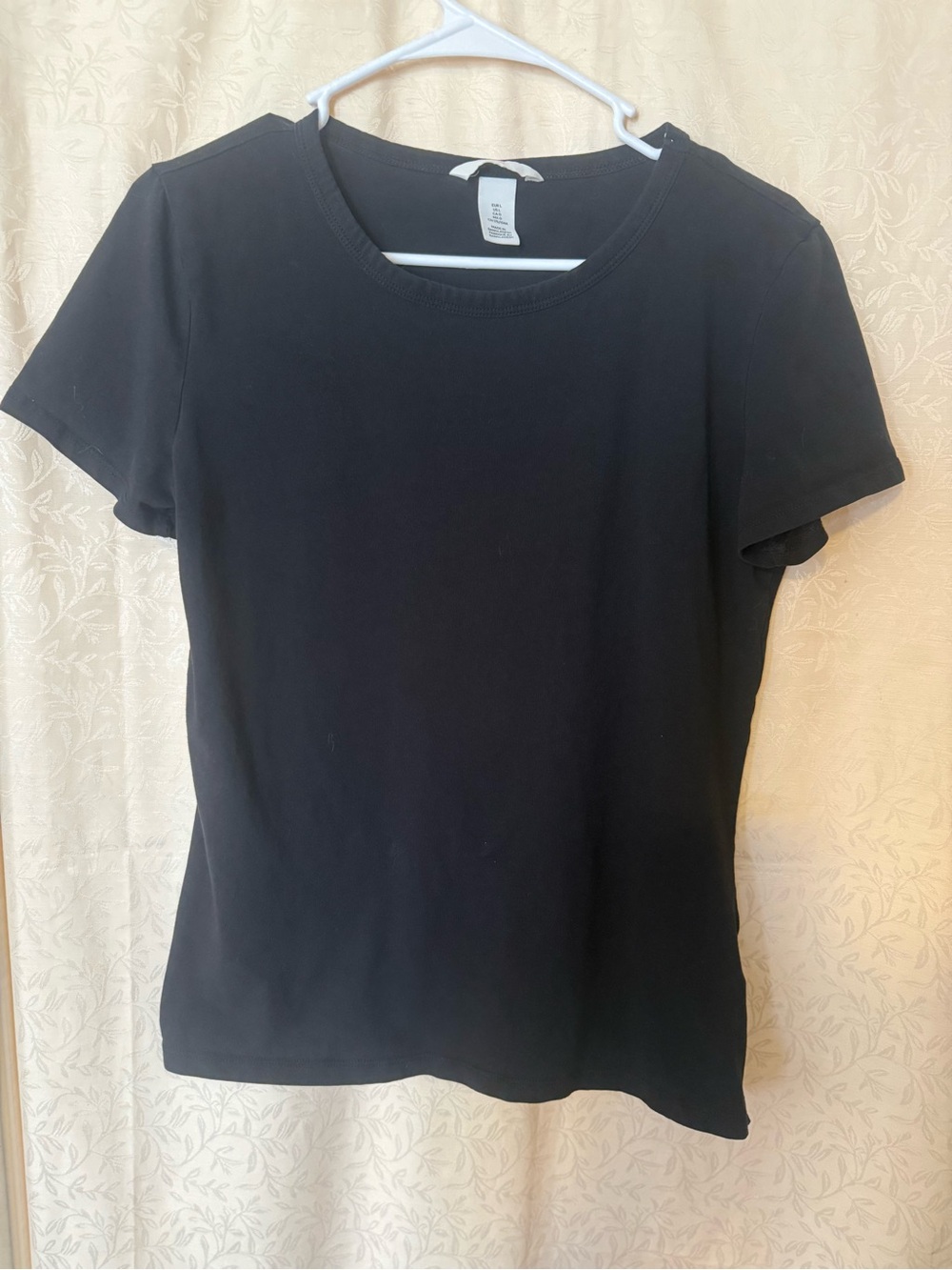 H&M T-shirt, Women’s Sz Large Black Short Sleeve Round Neckline Straight Hem Top